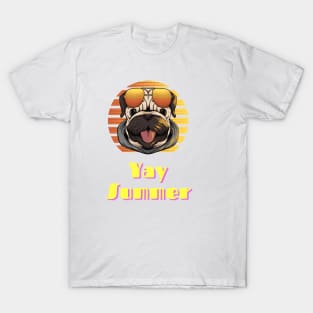 In this picture you see a smiling dog with glasses, who is happy that it's summer and you can go to the beach) T-Shirt